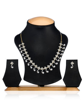 White Stone & Pearl Necklace Set